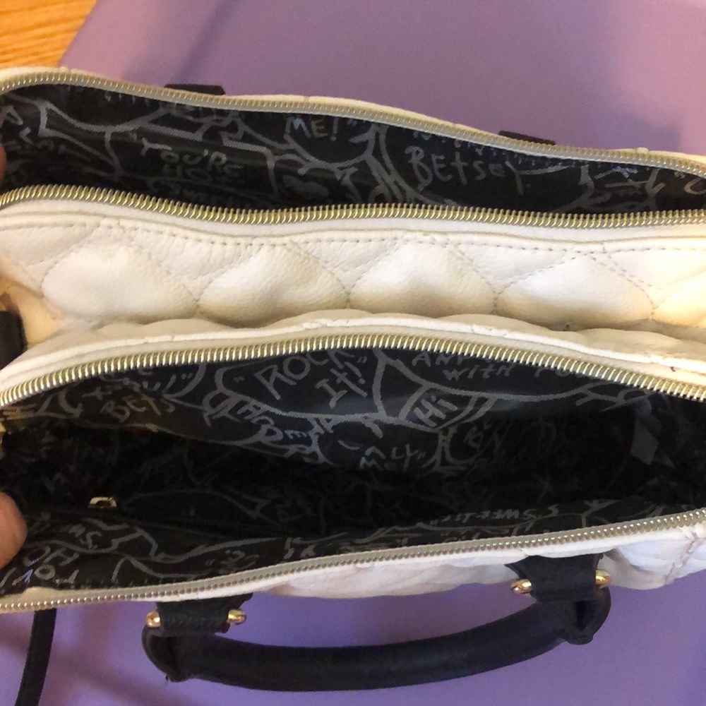 Betsey Johnson bow purse - Picture 4 of 5